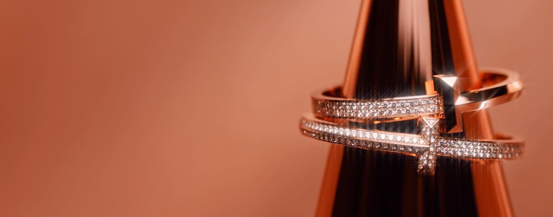 Tiffany Holiday Windows 2020 – Tree Tiffany Holiday Windows 2020 - Tree