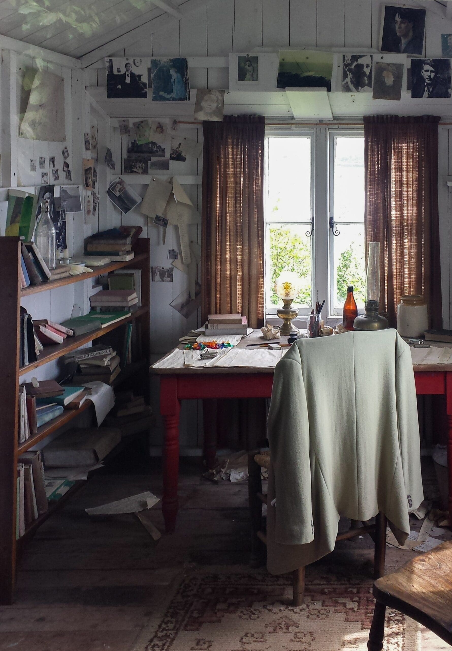 RIOT, NYC Creative Agency: Dylan Thomas’ Writing Shed in Laugharne Dylan Thomas’ Writing Shed in Laugharne