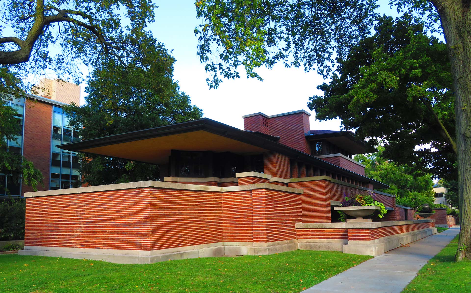 Frederick C. Robie House, designed by Frank Lloyd Wright in the Prairie School style, showcasing its horizontal lines, overhanging eaves, and integration with nature.