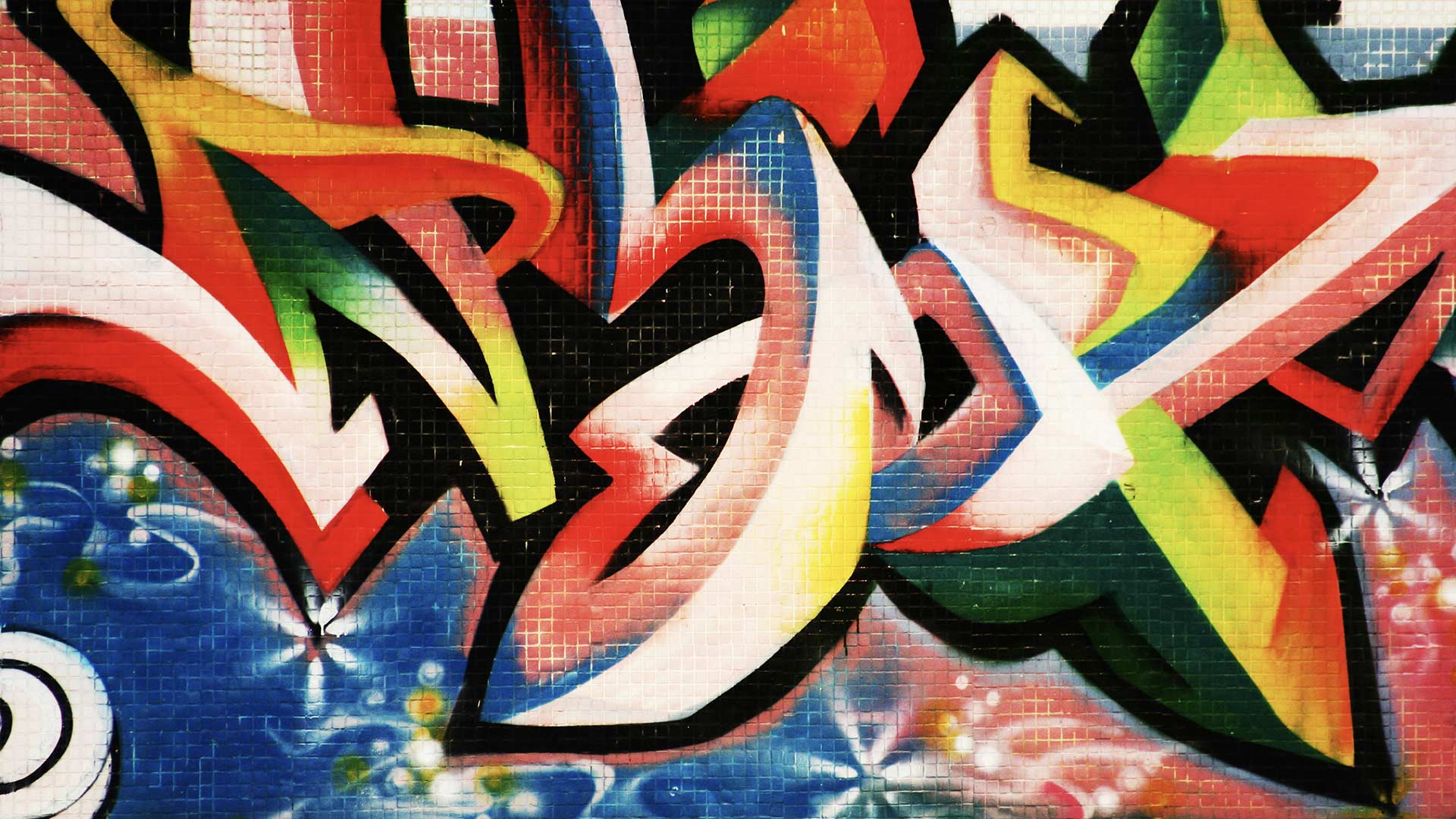 Advertising channels and visual language working together in motion